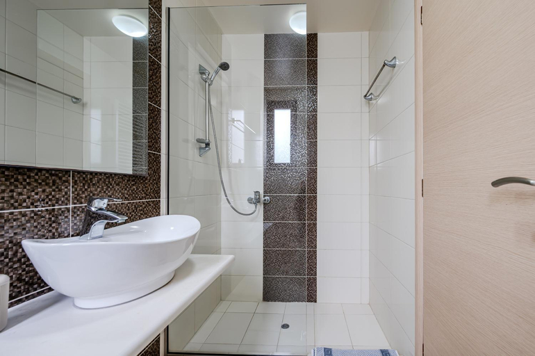Bathroom 3, Villa Paris, Crete