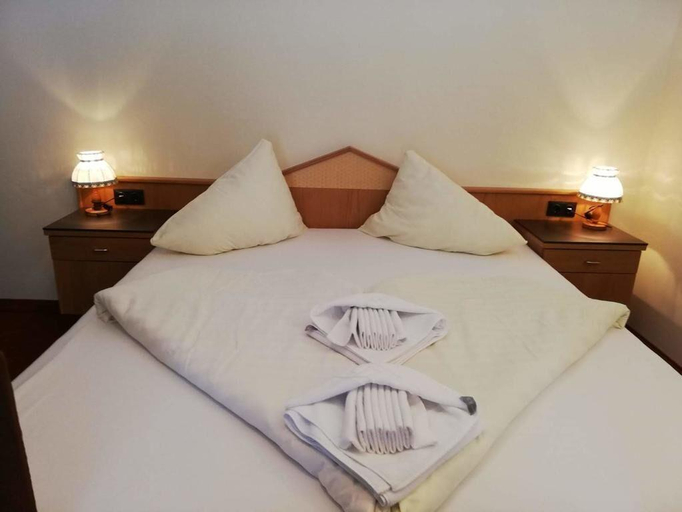 Bedroom 3, Hubertushof, Neunkirchen