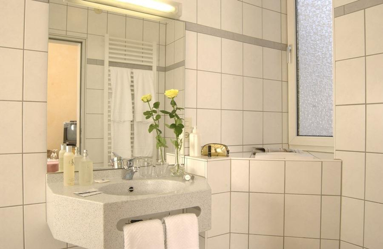 Bathroom 4, City Partner Hotel Strauss, Würzburg