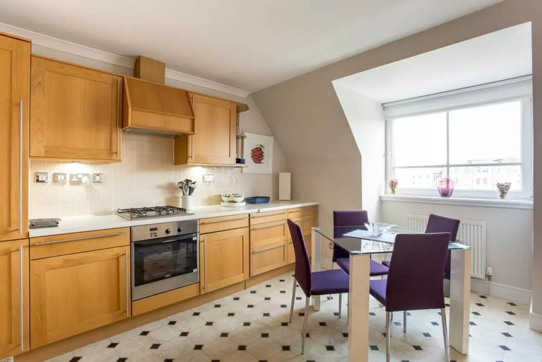 Others 3, City Centre 3Bed/3Bath with Parking, Edinburgh