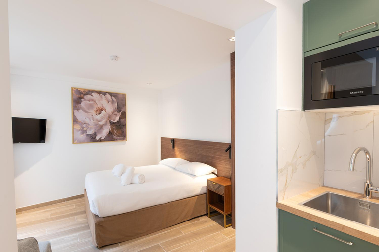 2, Les Suites Tour Eiffel, Paris
