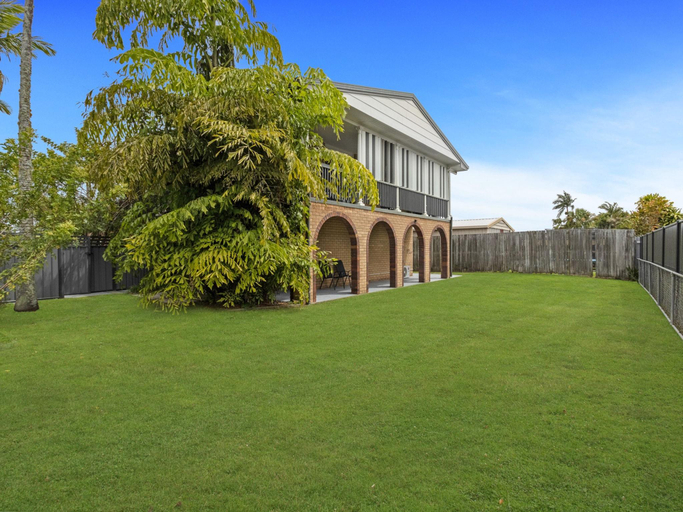 Others 3, Spacious 3-Bed Home with Large Balcony, Hervey Bay - Pt A