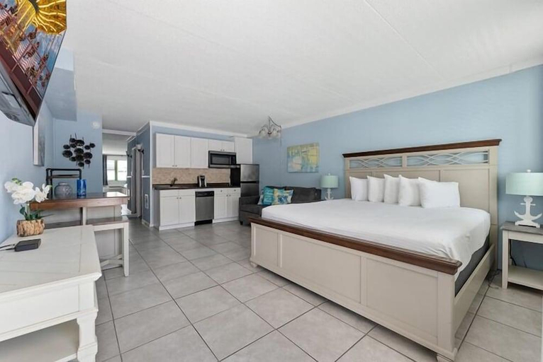 Bedroom 2, The Beachcomber Condominium Resort, Cape May