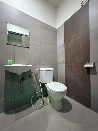 Bathroom 5, Guest House Tanjung Pakuan, Bogor