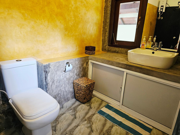 Bathroom 3, Victoria House, Medadumbara