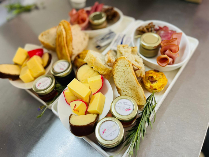 Food & Drinks 4, Die Ou Pastorie, Bojanala