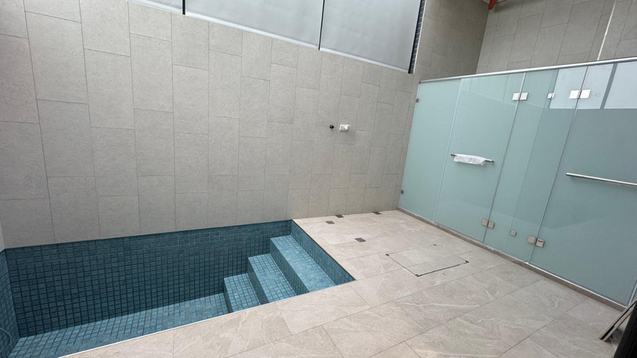 Bathroom, Donghai Cottage Backpack Inn Suite, Taichung