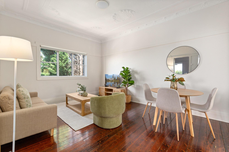 Separate living room 4, Bright 2-Bed Apartment in Coogee, Sydney