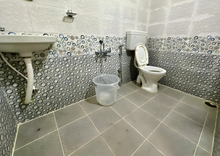 Bathroom 3, Tirupati Homestay - Shilparamam - 2BHK  apartment, Chittoor