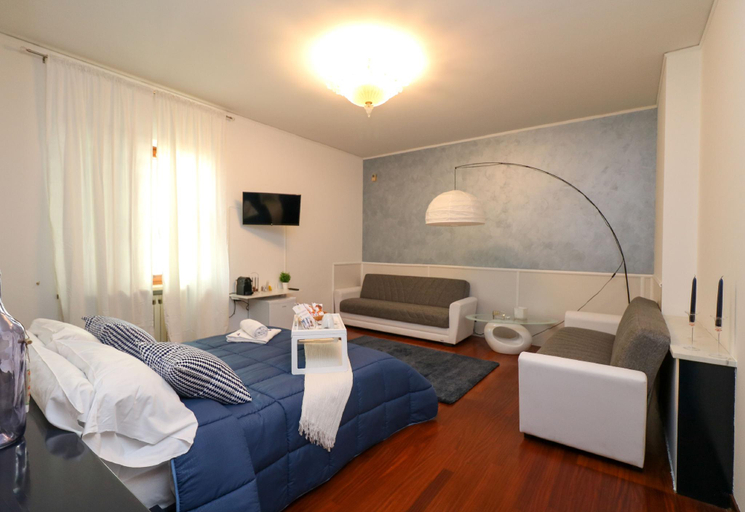 Bedroom 4, Vitti's Home Verona, Verona