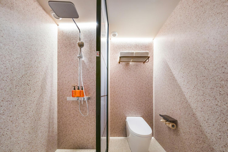Bathroom 3, Orange Hotel Shanghai International Resort Chongxi Road, Shanghai
