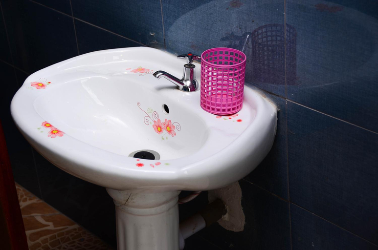 Bathroom 4, Serian Vacation House, Narok North