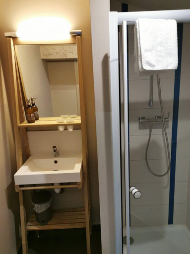 Bathroom 5, Auberge de jeunesse HI Avignon, Vaucluse