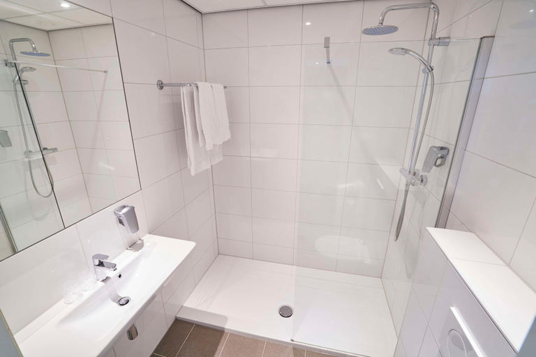 Bathroom 4, Amrâth Hotel Lapershoek Arenapark, Hilversum