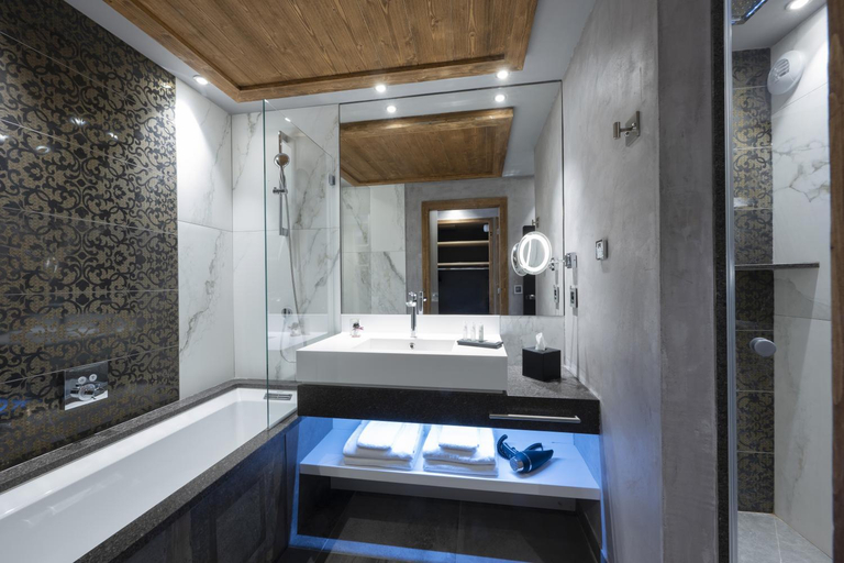 Bathroom 5, MGM Hotels & Residences - Hotel Les Suites d'Alexane, Haute-Savoie