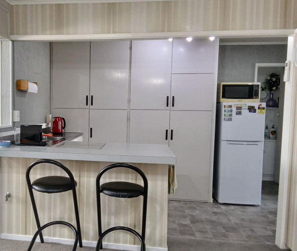 Food & Drinks 3, Park View 'Home Away From Home', Manawatu