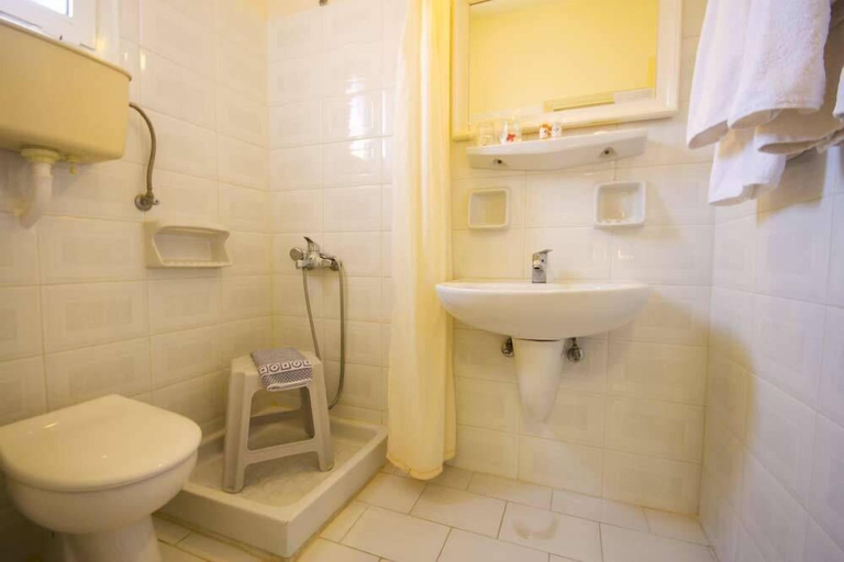 Bathroom 4, Diana Hotel, North Aegean