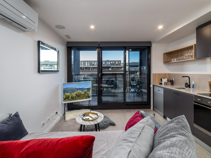 Others 5, Modern 1-Bed Apartment With Pool And Sauna, Canberra