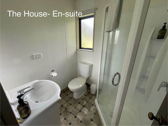Bathroom 3, Arthur's Pass Motel & Lodge, Selwyn
