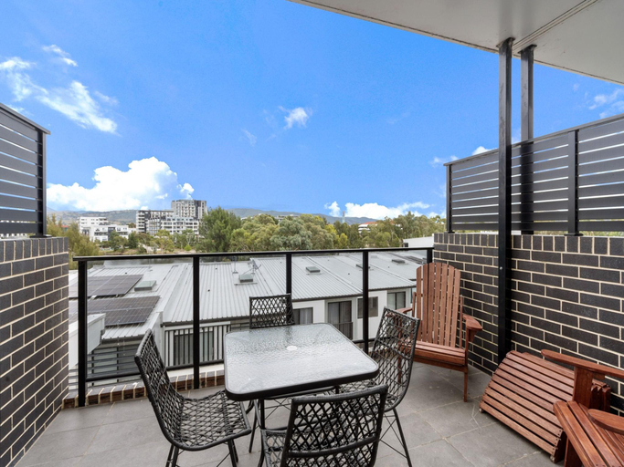 5, Modern 3-Bedroom Townhouse in Quiet Greenway, Canberra