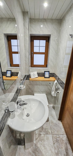 Bathroom 2, St Martins Guest House - Rooms Only, East Lothian
