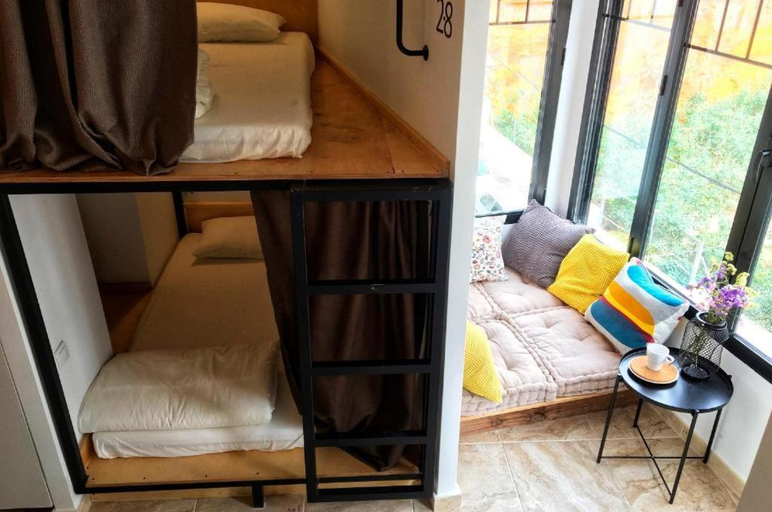 Bedroom 2, Hostel Numero Trece - FREE towels, coffee & tea, remote check-in, Alicante