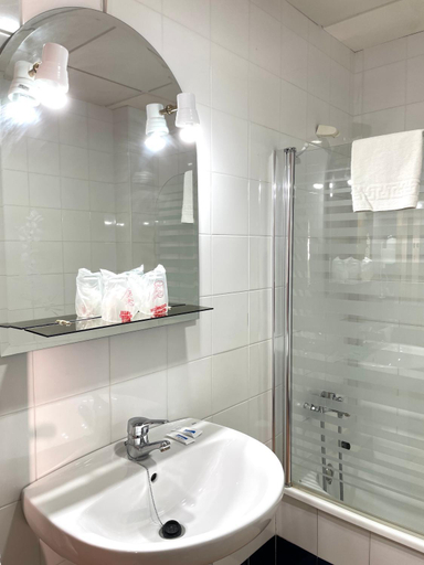 Bathroom 3, Hotel San Julian, Jaén
