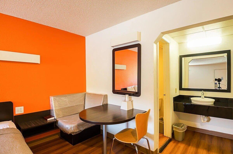 Others 5, Economy Hotel Kansas City, Kansas City