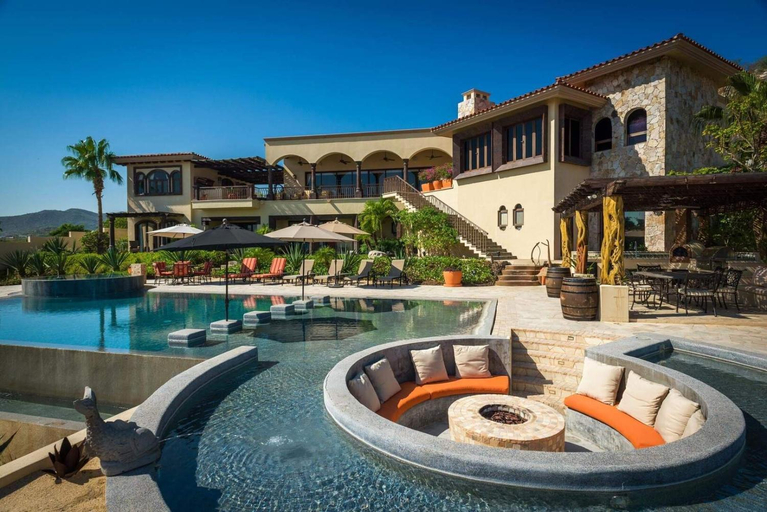 Exterior view 2, Villa Pacific West, La Paz