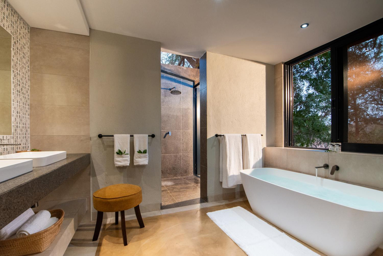 Bathroom 3, Idube Game Reserve, Ehlanzeni