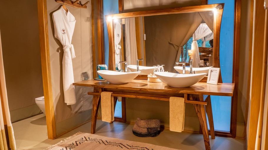 Bathroom 4, Soroi Luxury Migration Camp, Narok West