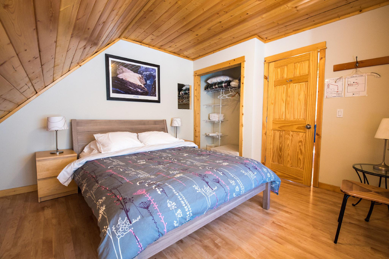 Bedroom 3, Canmore Clubhouse Alpine Club Of Canada, Division No. 15