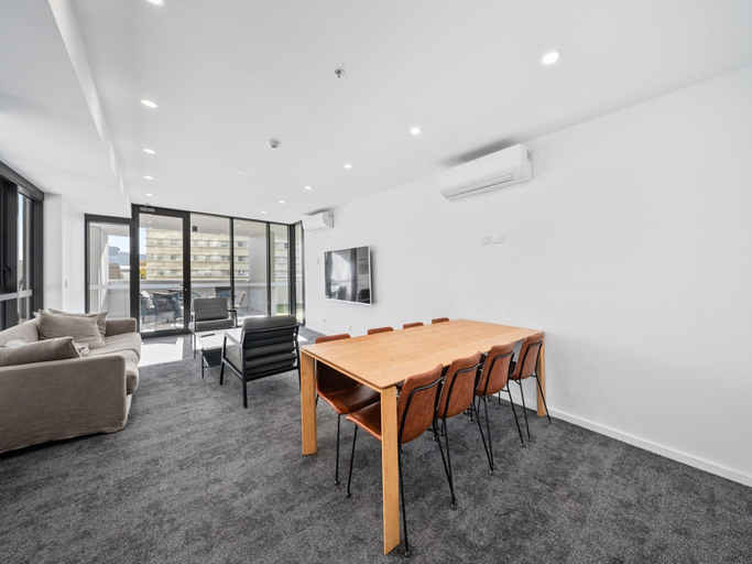4, Stylish 2-Bed Apartment in Canberra CBD, Canberra