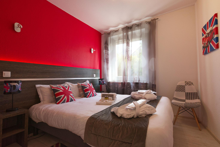 Bedroom 2, Logis Hotel Centrotel et Spa Bulles d'Allier, Allier