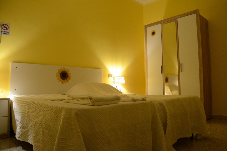 Bedroom 2, A1-GIRASOLE BED AND BREAKFAST, Rome