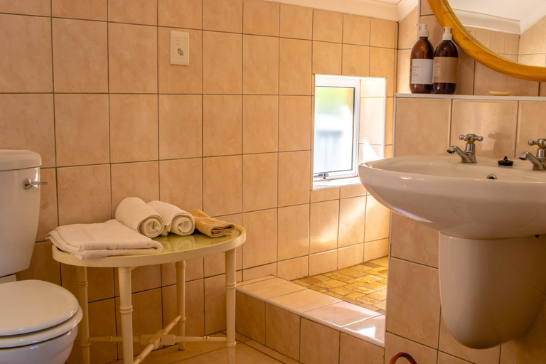 Bathroom 4, Anchorage River house, Eden