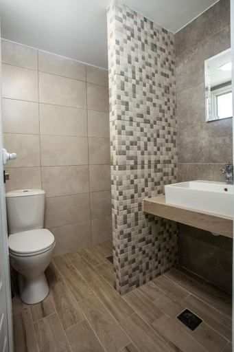 Bathroom 2, Anika Studios, South Aegean