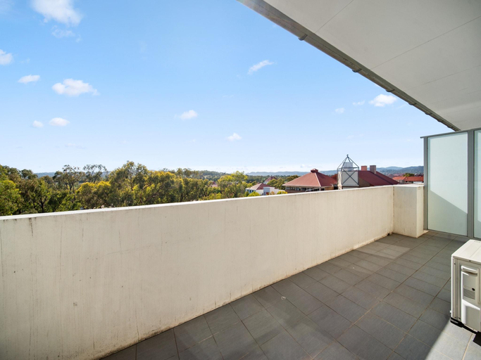 5, Bright 1-Bed Apartment with Balcony, Canberra