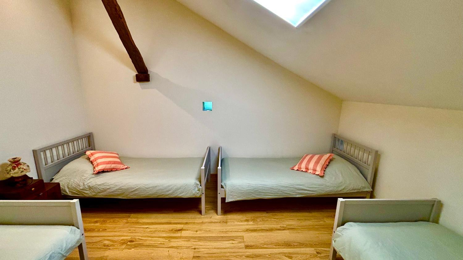 Bedroom 3, A L'Ombre Du Marronnier GITES, Charente