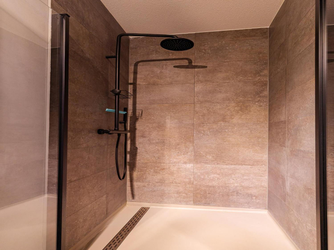 Bathroom 3, Apartment in Sint-Annaland with Beach Access, Tholen