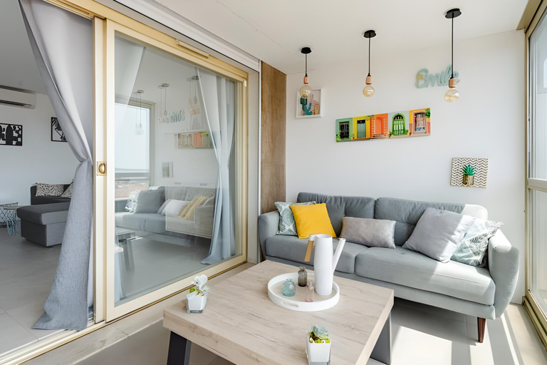 2, Admire Panoramic Ocean Views Thru Walls of Windows, Alpes-Maritimes