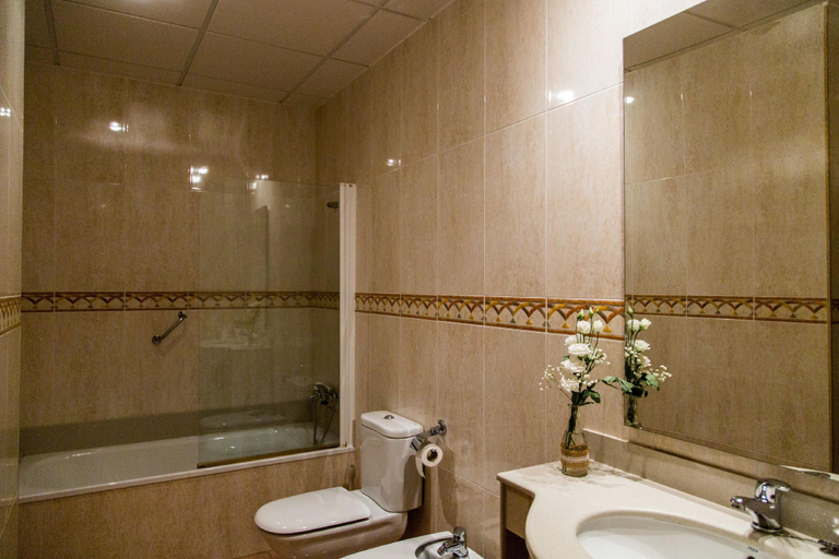 Bathroom 2, Hostal Casa Manolo, Tarragona
