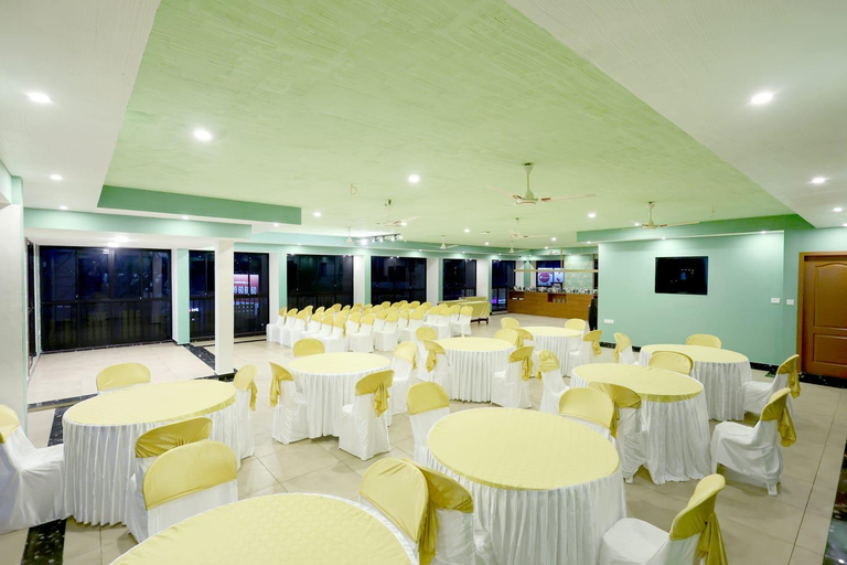 Food & Drinks, Arctic Hotel Vyttila, Ernakulam