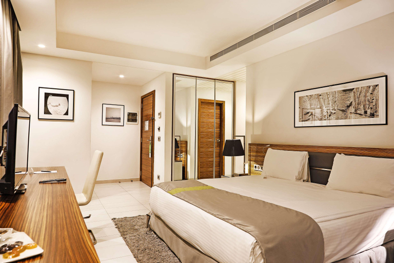 Bedroom 3, Warwick Stone 55 Hotel, El Metn