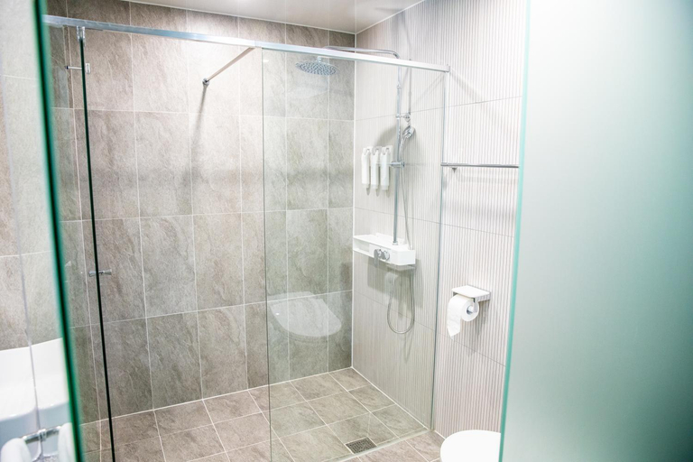 Bathroom 3, Hotel fox arthall, Buk
