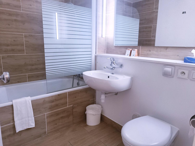 Bathroom 4, Kyriad ECO - Belfort Bessoncourt, Territoire de Belfort