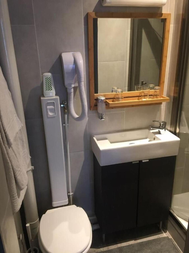 Bathroom 3, Hotel Telemaque, Paris