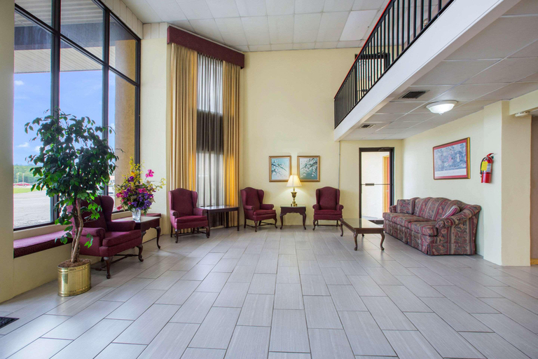 Others 4, Knights Inn Bonifay, Holmes