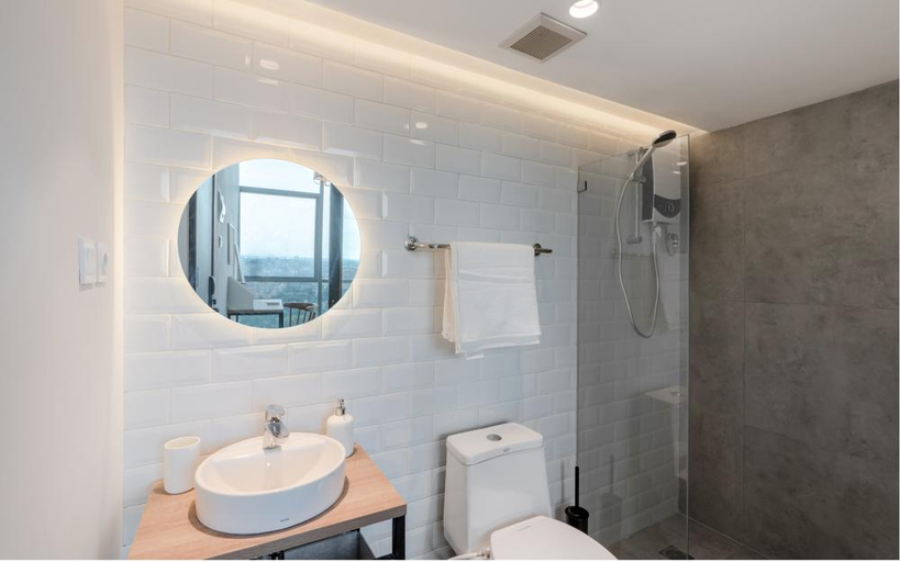 bathroom 13