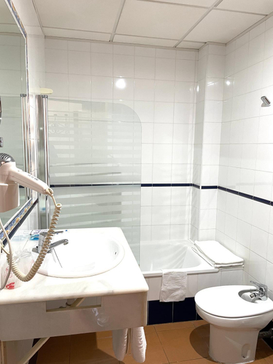 Bathroom 2, Hotel San Julian, Jaén